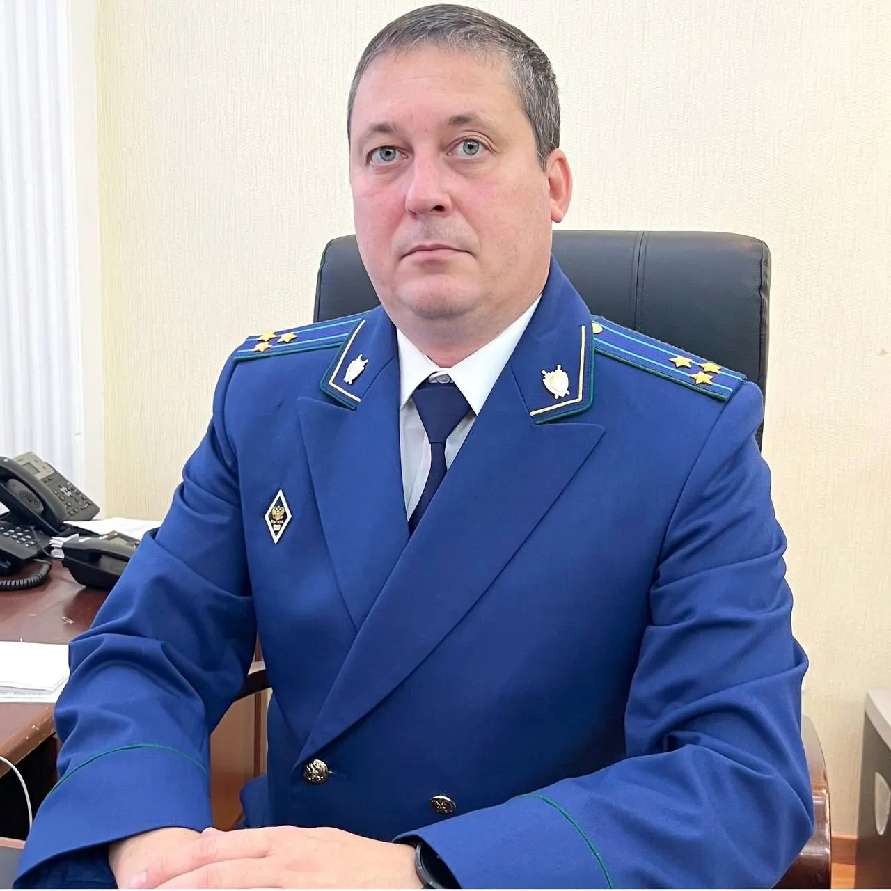 Вахрушев, стаж работы в органах прокуратуры с 2005 года, прибыл в Мурманск из Орла. Ранее три года работал в Луганской Народной Республике. Обязанности прокурора сейчас исполняет Анатолий Трифанов.