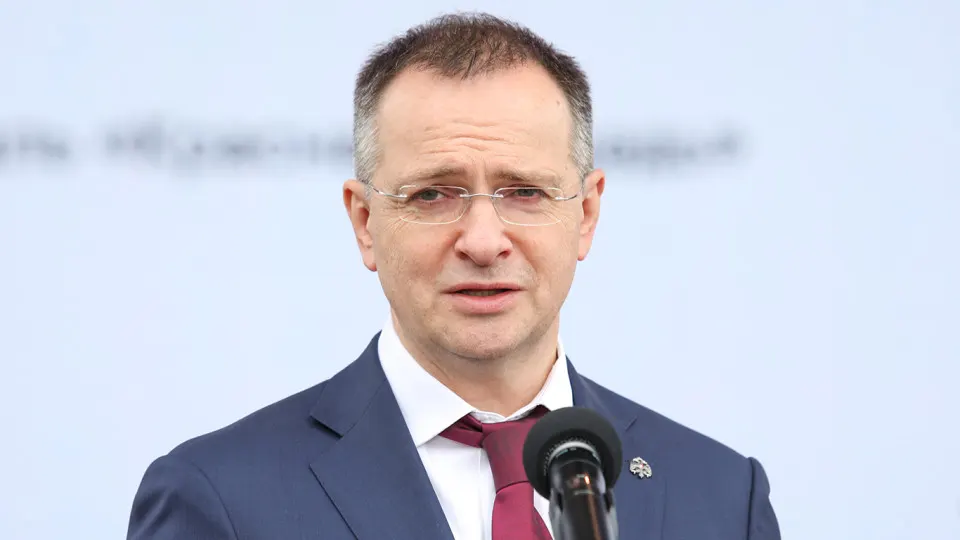 Владимир Мединский выступил за расширение государственного контроля и инструментов цензуры в кино: по его оценке, при нынешнем объёме госфинансирования в отрасли много низкокачественных фильмов. Одновременно усиливается практическая поддержка «патриотических» проектов и планы по созданию экспертного совета для оценки исторического контента.