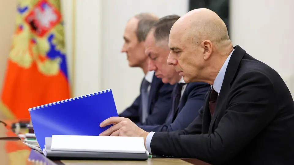 Резкая распродажа на рынке государственных облигаций: индекс RGBI обновил локальный минимум, а доходности длинных ОФЗ выросли до 15,5% на фоне роста бюджетных рисков и осторожной политики Центробанка.