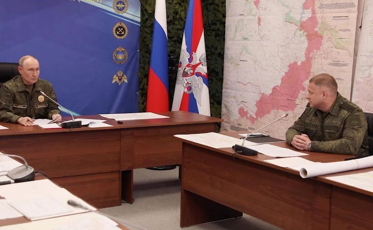 На совещании с руководством Генштаба сообщили о переходе под контроль России всей территории ЛНР, доложили об освобождении 636 кв. км за июнь, подтверждена информация о взятии Константиновки и продвижении войск близ Славянска.
