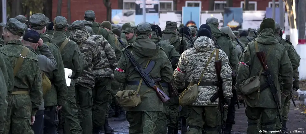 Заявления о возможном расширении мобилизации звучат со стороны украинского руководства и журналистских расследований, тогда как российские официальные лица отрицают такие планы. Разберём ключевые аргументы «за» и «против».