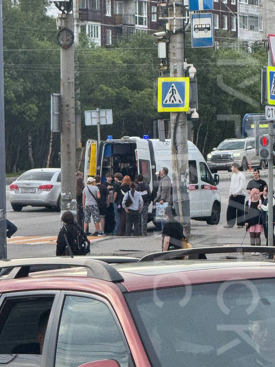 Прохожие вызвали скорую, причина недомогания пока неизвестна.