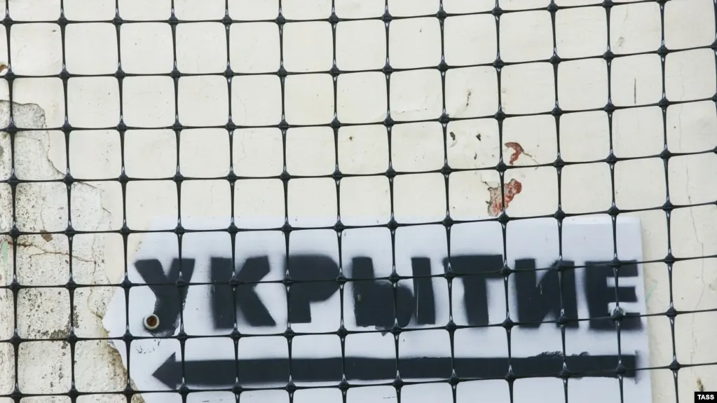 В Калужской и Белгородской областях зафиксированы возгорания и повреждения инфраструктуры после ударов беспилотников и ракет. Есть погибшие и пострадавшие, на местах работают экстренные службы.