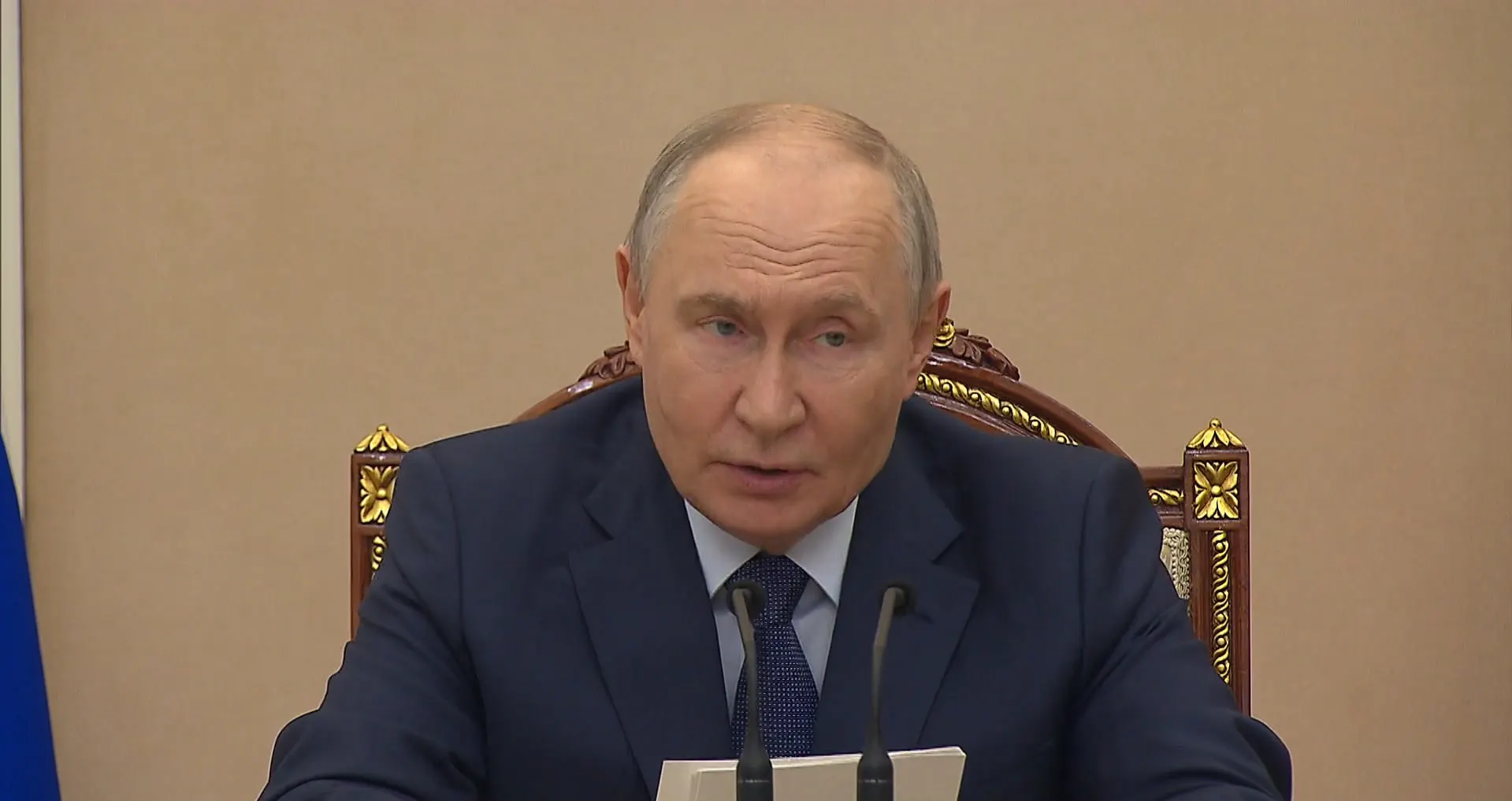 На совещании озвучили данные о росте ВВП, профиците федерального бюджета, увеличении ненефтегазовых доходов и поручении дополнительной поддержки регионов.