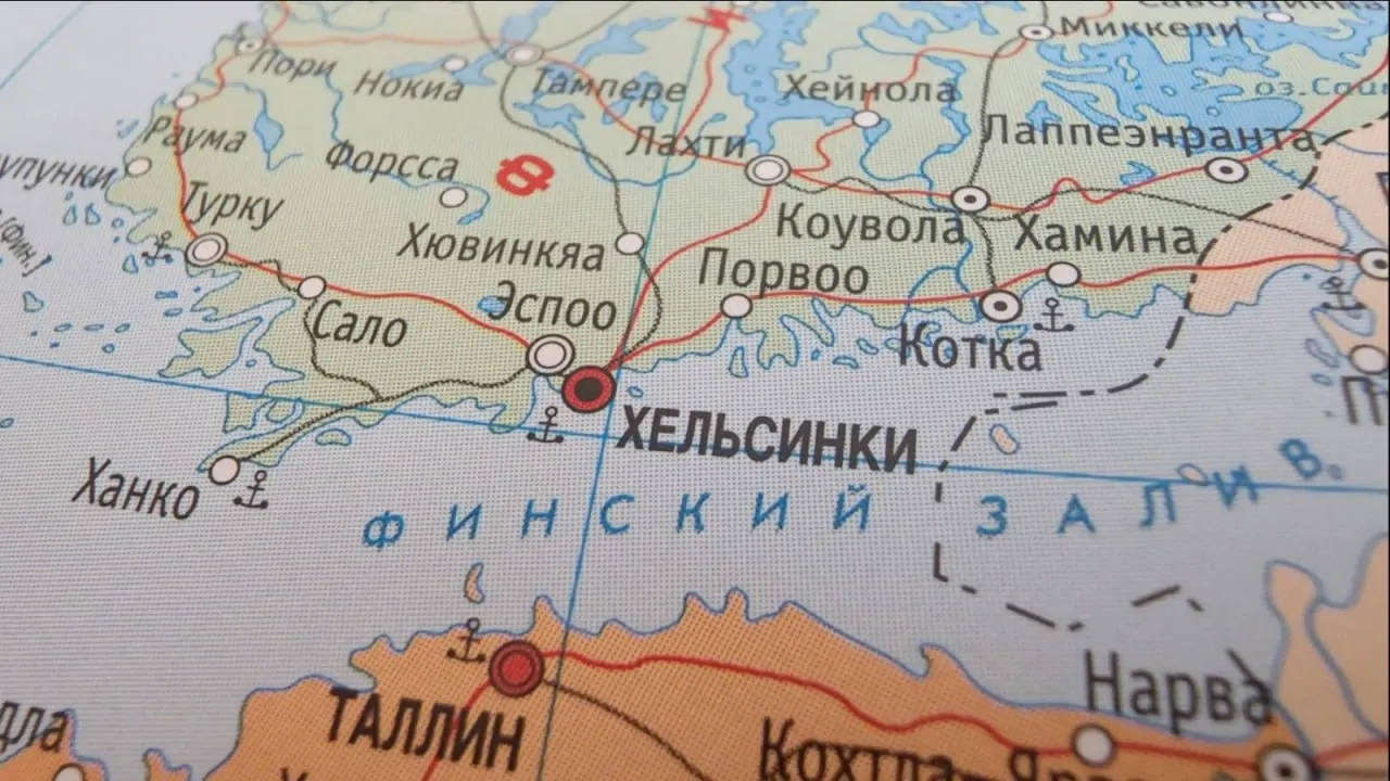 С 1 июля таможенные тарифы на железнодорожные перевозки в Финляндию выросли в восемь раз. Поставки удобрений из России становятся убыточными и могут прекратиться в ближайшие недели, что усугубит ситуацию в сельском хозяйстве Финляндии.