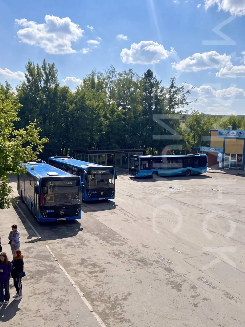 Нижнюю площадку автовокзала на улице Коминтерна ждёт капитальный ремонт: подрядчика ищут в июле, на работы выделено более 49 млн рублей, завершить планируют до конца сентября.