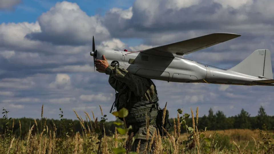 Документы и свидетельства указывают на минимум трёхлетнее военное сотрудничество между Москвой и Пекином: обмен технологиями ИИ, массового производства и совместные планы по нейтрализации спутниковых систем связи.