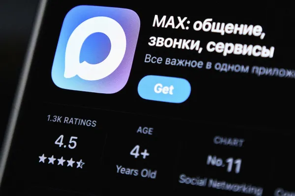 Федеральная антимонопольная служба потребовала от Apple изменить настройки по умолчанию и предустановить российское ПО. Компании дали срок до 15 июля; в случае невыполнения грозит штраф до четырех миллионов рублей.