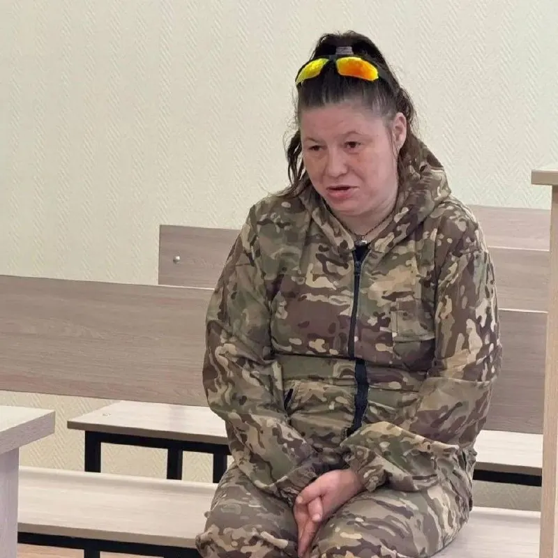 43‑летнюю женщину признали виновной в краже 195 тысяч рублей в доме семьи в Рыльском районе; суд назначил год лишения свободы условно.