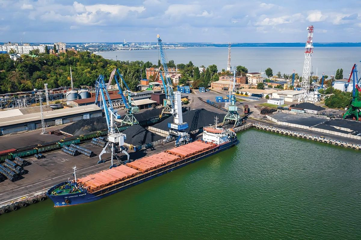 Из‑за атак беспилотников отгрузки из портов Азовского моря приостановлены; Минсельхоз предлагает покрыть до 90% расходов на доставку зерна в альтернативные черноморские и балтийские порты.
