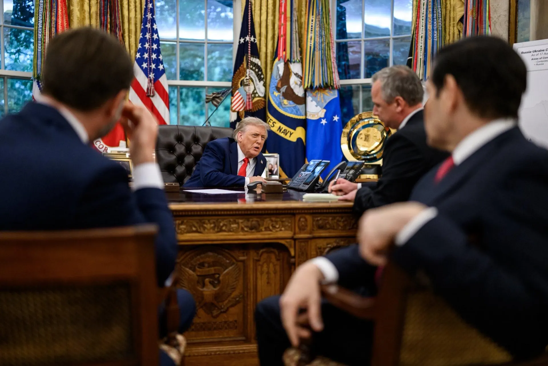 В День независимости США Дональд Трамп провёл отдельные телефонные разговоры с президентами Украины и России — обсуждались ситуация на фронте, дипломатические контакты и продолжение диалога на саммите НАТО.