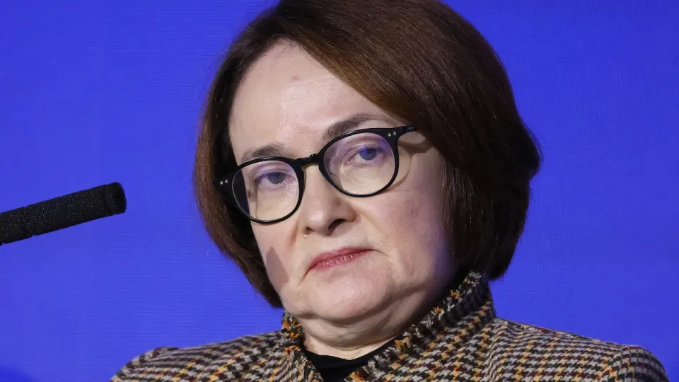 Дефицит топлива и резкий рост цен подталкивают межбанковские ставки и доходности ОФЗ вверх. Участники рынка всё чаще закладывают завершение цикла смягчения и возможное повышение ключевой ставки ЦБ, что усиливает инфляционные риски и угрожает сельскому хозяйству.