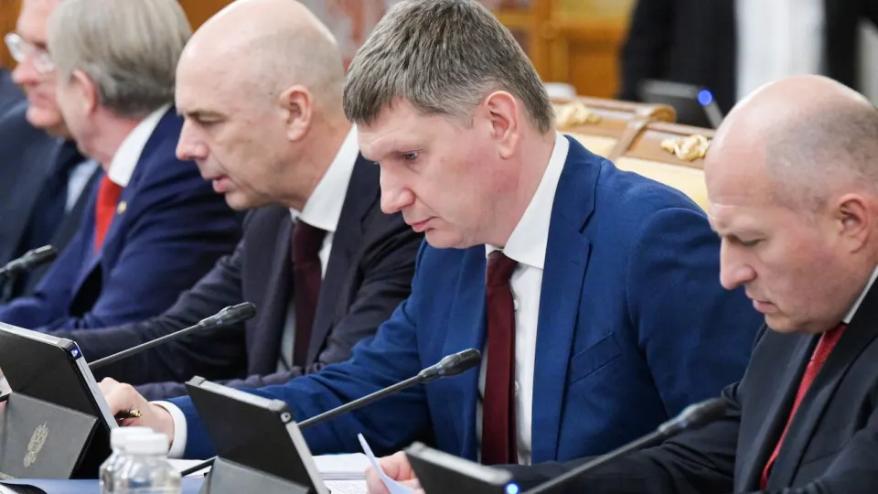 ВВП прибавил всего 0,2% за январь–май; промышленность и инвестиции остаются в стагнации, тогда как Москва демонстрирует заметный рост и отрывается от регионов.
