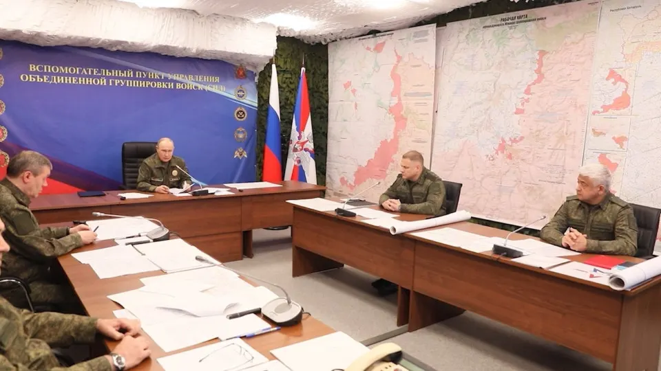 На совещании с военными президент потребовал анализа участия «подстрекателей» в боевых действиях для возможного принятия «ответственных решений» и распорядился продолжить массированные удары по объектам в Украине.