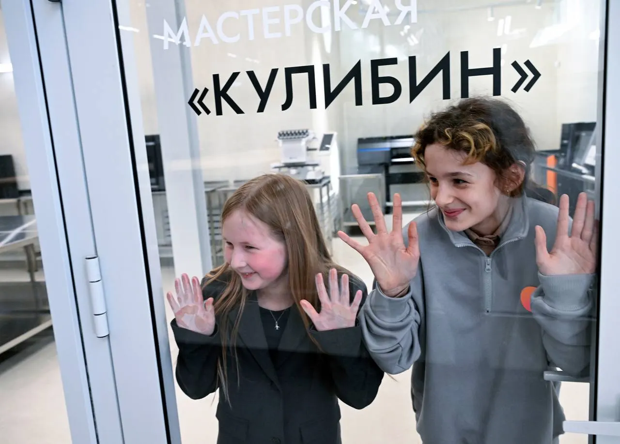 За четыре года число детей, посещающих дополнительные занятия, выросло примерно на 20%; в регионе действует более 450 организаций сферы допобразования, а развитие направления финансируется свыше 33 млрд рублей.