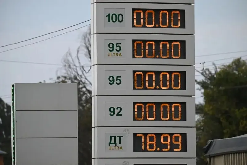 Правительство разрешило розничную продажу бензина и дизеля Евро-2–Евро-5 на АЗС до 30 июня 2027 года в целях стабилизации рынка.