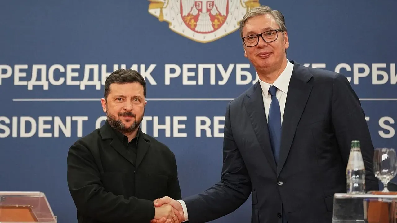 Во время беседы в Белграде журналист задал резонансный вопрос о том, как Европа может содействовать убийствам российских военнослужащих; на фоне этого было возбуждено уголовное дело, а последовавшие заявления участников привлекли внимание к теме войны и политики.