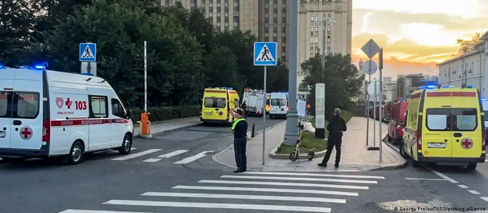 Вечером 1 августа у ресторана на Кудринской площади прогремел взрыв. Погибли несколько человек, несколько находятся в тяжёлом состоянии. Следствие рассматривает версию покушения на главнокомандующего Воздушно‑космическими силами; возбуждено уголовное дело по статье о терроризме.