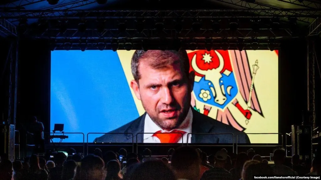 По данным утечки документов, через платежную компанию A7 и сеть подставных фирм были перемещены миллиарды через банки по всему миру, обходя санкции против России; часть платежей касалась товаров военного назначения.