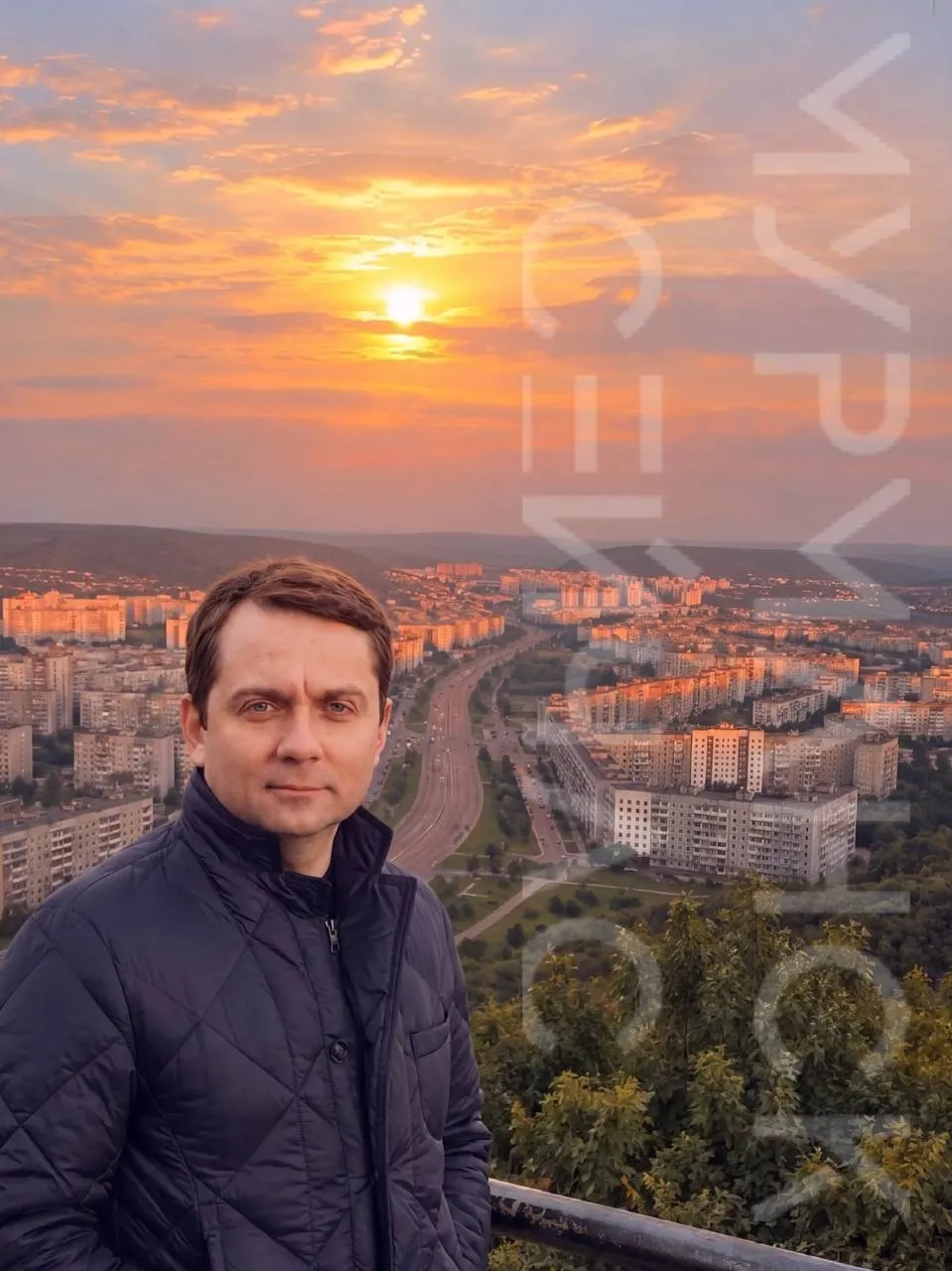 За первые шесть месяцев 2026 года регион привлек свыше 143 млрд рублей инвестиций, что на 14% выше прошлого года. Ввод жилья достиг примерно 4000 квартир (+62%), продолжается ремонт здравоохранения (59 объектов) и обновление оборудования (более 36 тысяч единиц). Развиваются морская инфраструктура и промышленность; жителей привлекают новые инициативы — свыше полумиллиона предложений.