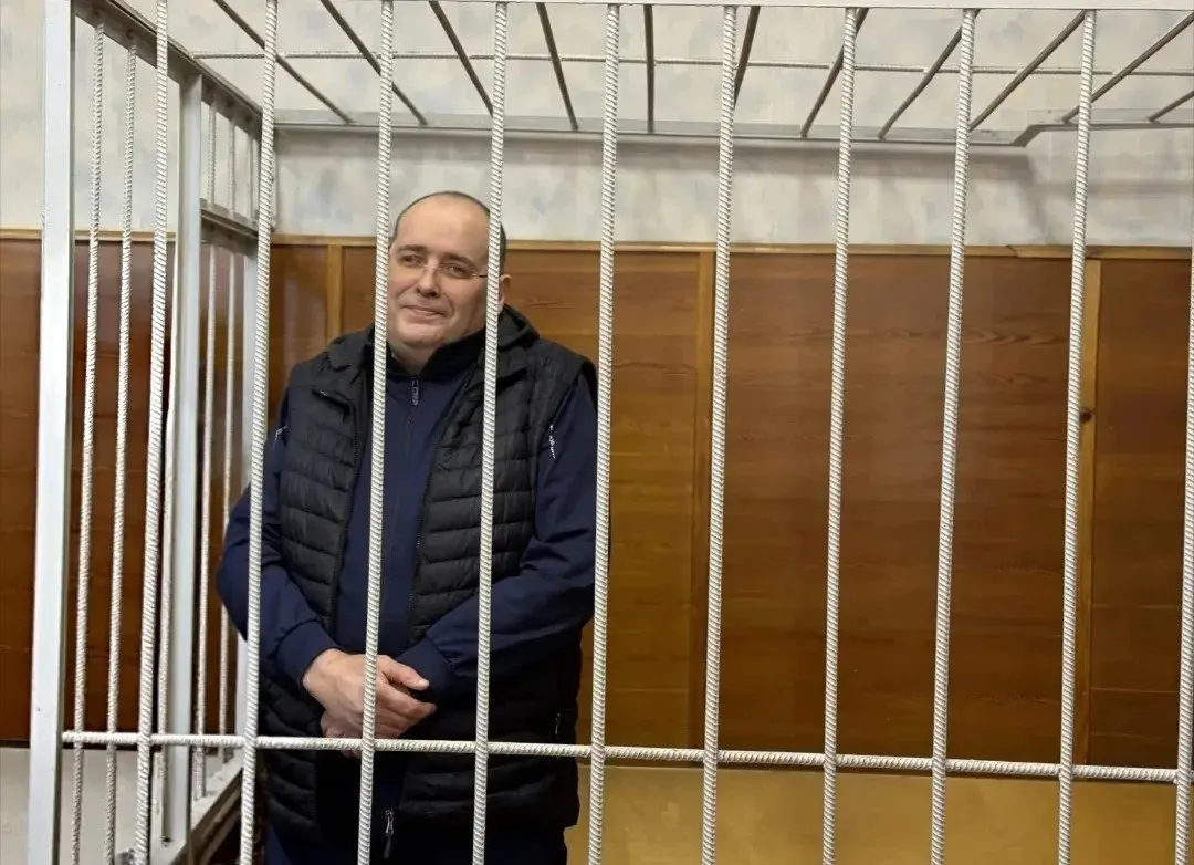 Андрей Кислицын признан виновным в получении взятки в особо крупном размере. Суд вынес 9 лет колонии строгого режима со штрафом 8 820 000 рублей; общая сумма взяток составила 4 410 000 рублей, из которых он получил не менее 2,7 млн.