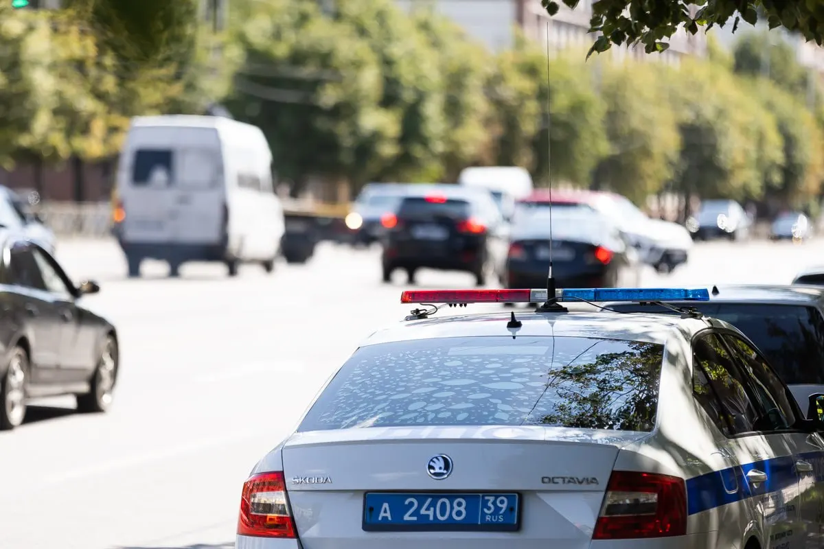Предлагается пересмотреть льготный период оплаты автоштрафов: отсчет начнется с момента фактического вручения постановления, а размер скидки и перечень нарушений останутся без изменений.
