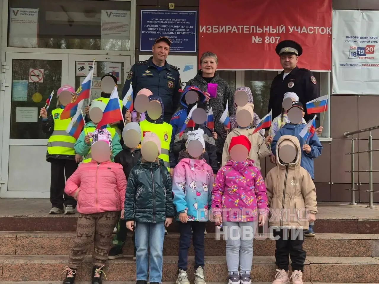 В нескольких регионах зафиксированы попытки вовлечь дошкольников в электоральный процесс: детсады проводили «избирательные» мероприятия, включая разделение на роли и бюллетени, а также давление на персонал и родителей.