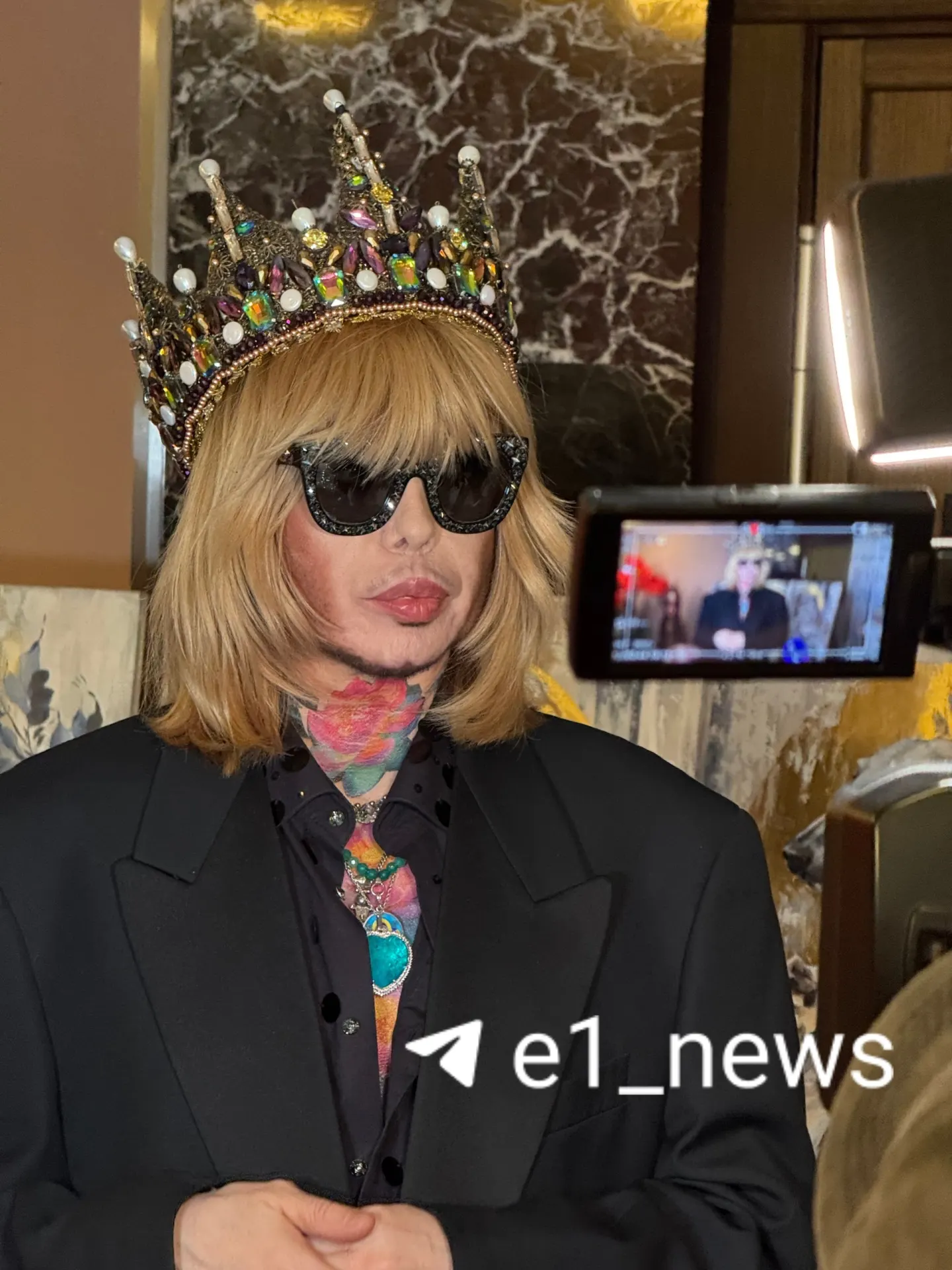Два дня фестиваля моды собрали дизайнеров со всей страны; организаторы подчеркнули приоритет отечественной индустрии, а на сцене блистал Сергей Зверев.