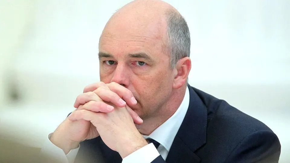 Дефицит федерального бюджета в 2026 году продолжит расти и близок к 3% ВВП; к 2027 году планируется снижение дефицита до 2% ВВП.