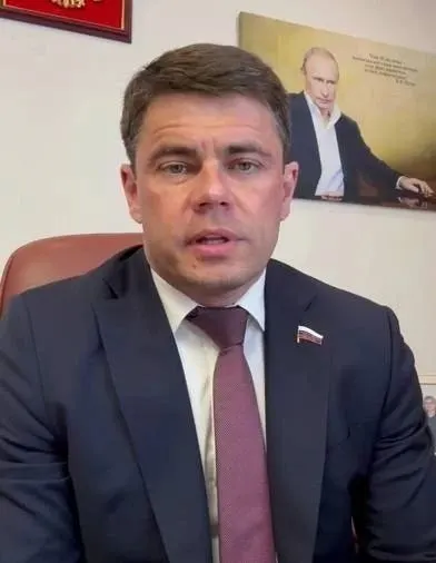 Россия продвигает суверенный интернет на фоне запуска национального мессенджера; по словам депутата Госдумы Сергея Боярского, такой статус присущ лишь немногим странам.