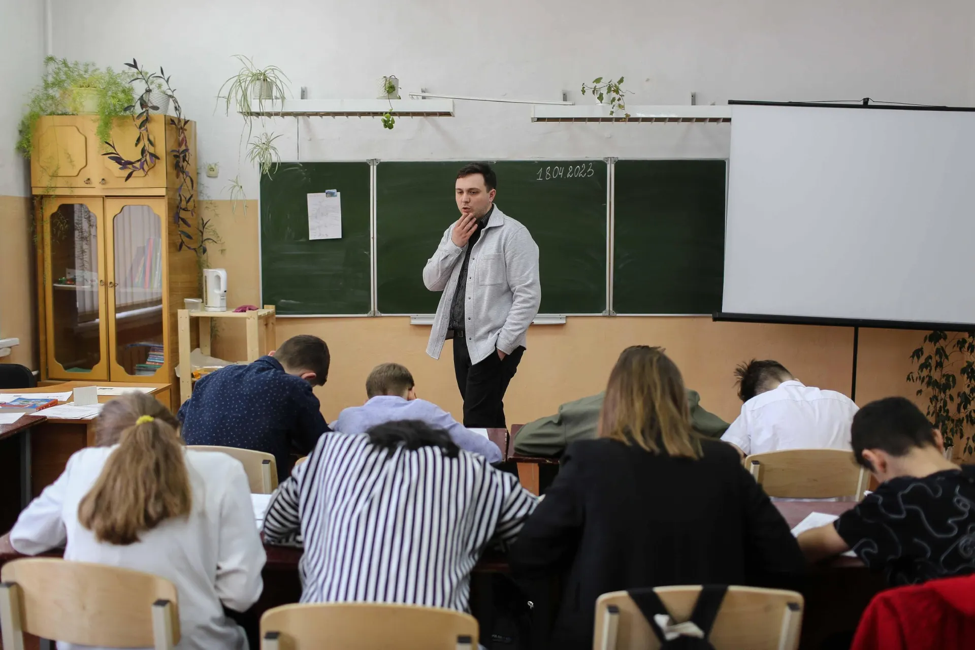 В расписание добавили еще один час истории; что это значит для учеников.