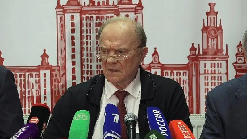 Лидер КПРФ предупредил, что сохранение существующего курса приведет к экономическому и технологическому отставанию, росту тарифов и ухудшению благосостояния граждан.