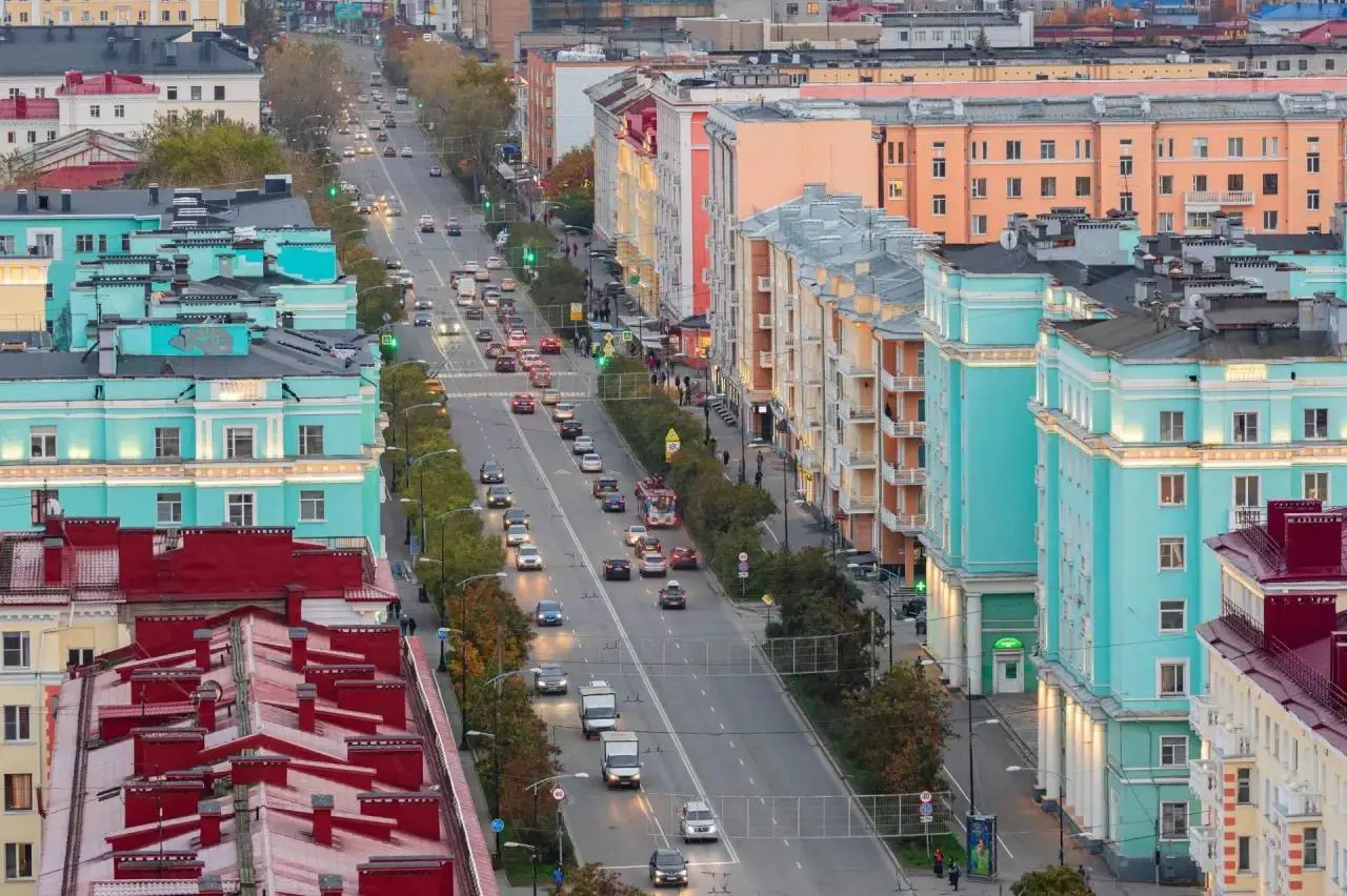 Старт в 10:00 с центральной площади Колы; финиш у памятника А.Ф. Бредову. На дистанции 14 км будут дополнительные старты на 8 км и 5 км, а также ветеранский старт.