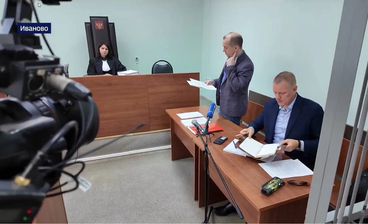 Глава Следственного комитета потребовал представить доклад по уголовному делу журналиста, ранее возглавлявшего ивановский телеканал, а также описаны эпизоды давления и обыски в редакции.