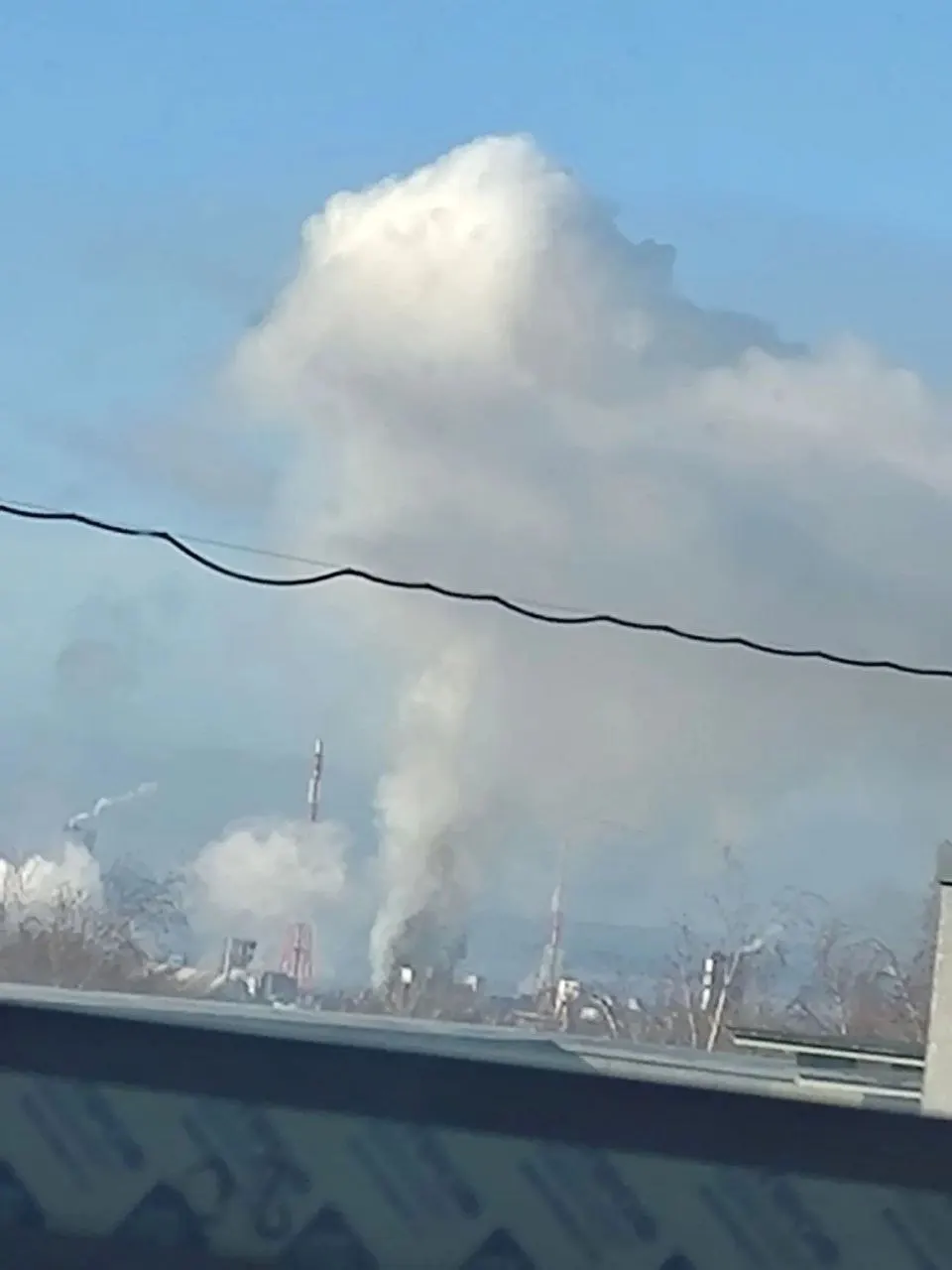 Дроны атаковали Нижегородскую область: три человека госпитализированы, повреждены дома и образовательные объекты; школы переведены на дистанционное обучение.