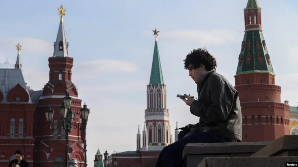 Законопроект предусматривает идентификацию детей в соцсетях и сокращение времени пребывания в сети для несовершеннолетних, а также ограничение доступа к запрещённому контенту.